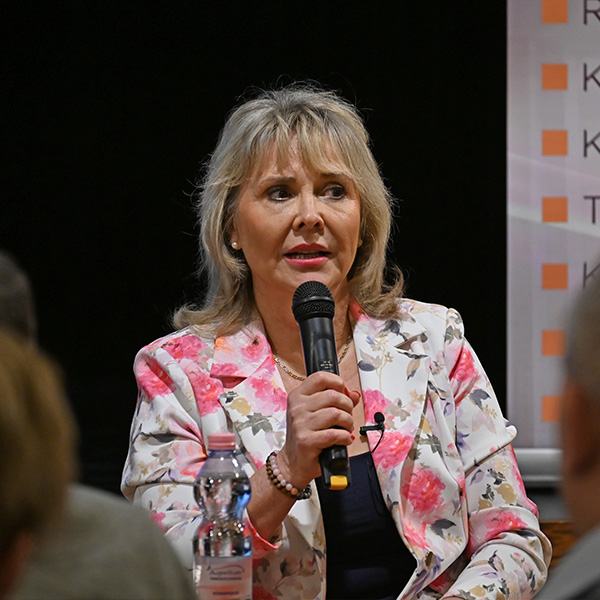 Egy sima, egy fordított - Dr. Horváth Kinga